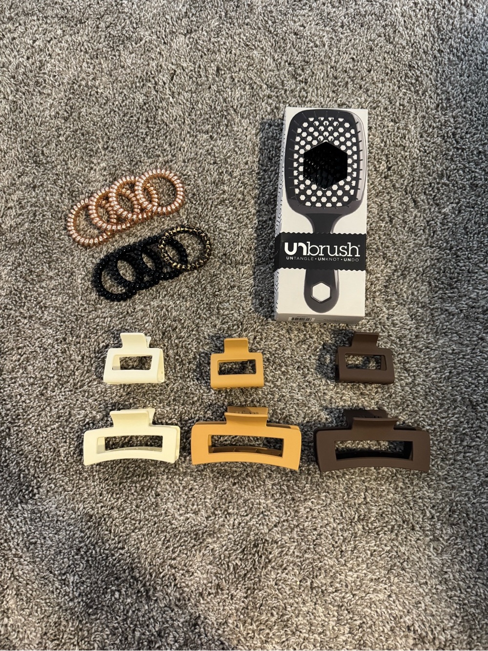 UNbrush Detangler + Neutral Hair Claw Clips & Coiled Hair Ties